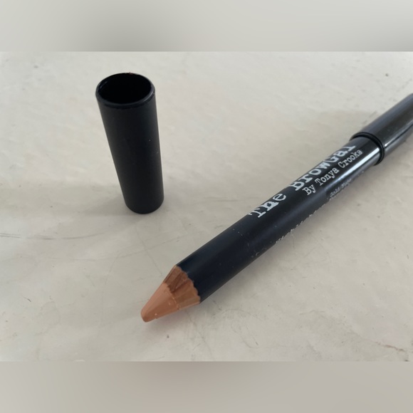 3/25 The Brow Gal Gold/Nude Highlighter Pencil 02 - Picture 4 of 4